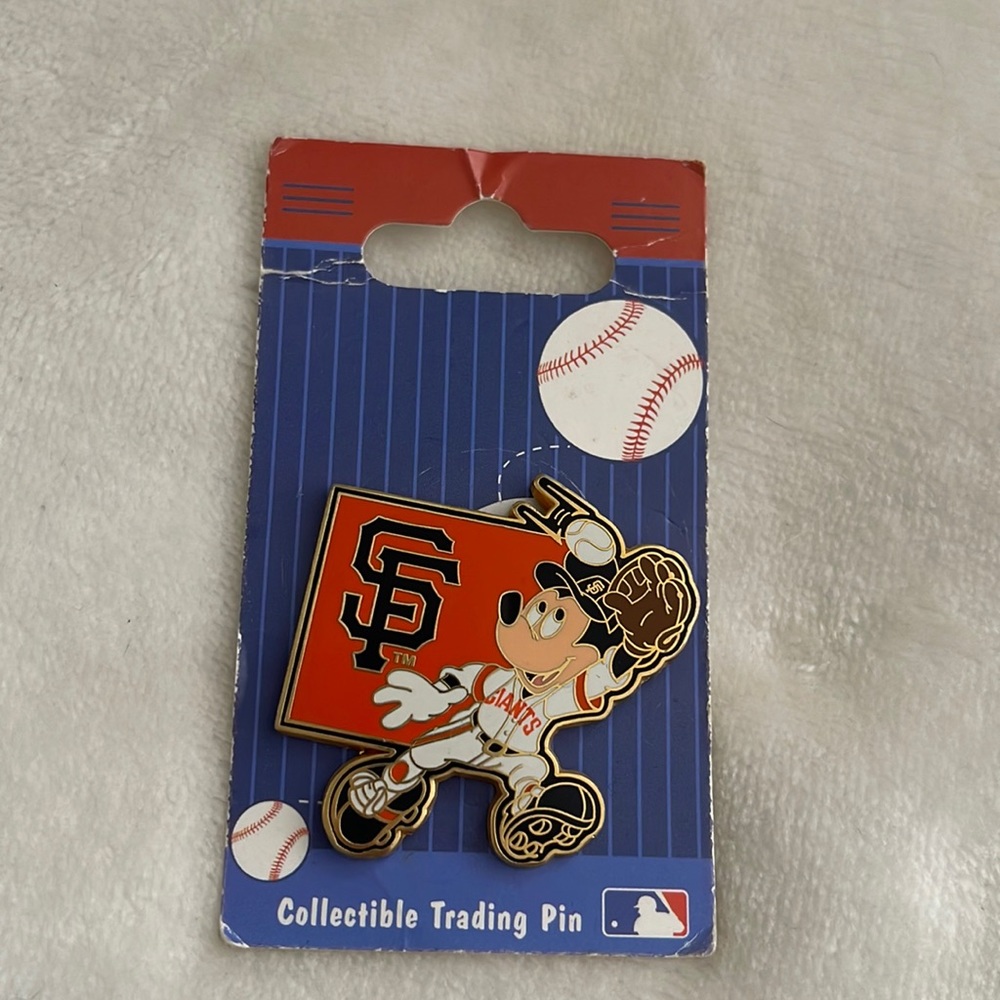 Disney SF Giants Mickey Baseball Pin